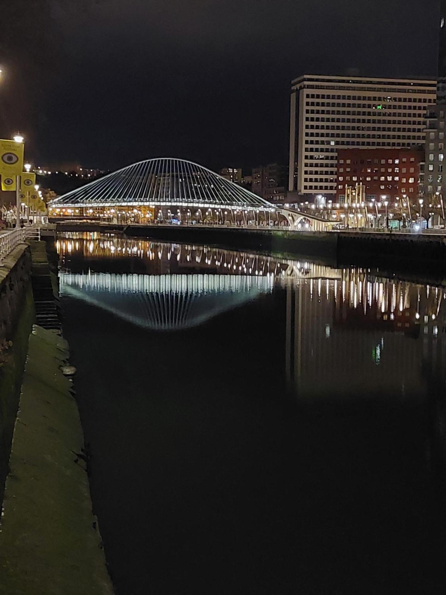 Bilbao Center Apt 90'S Parking ภายนอก รูปภาพ