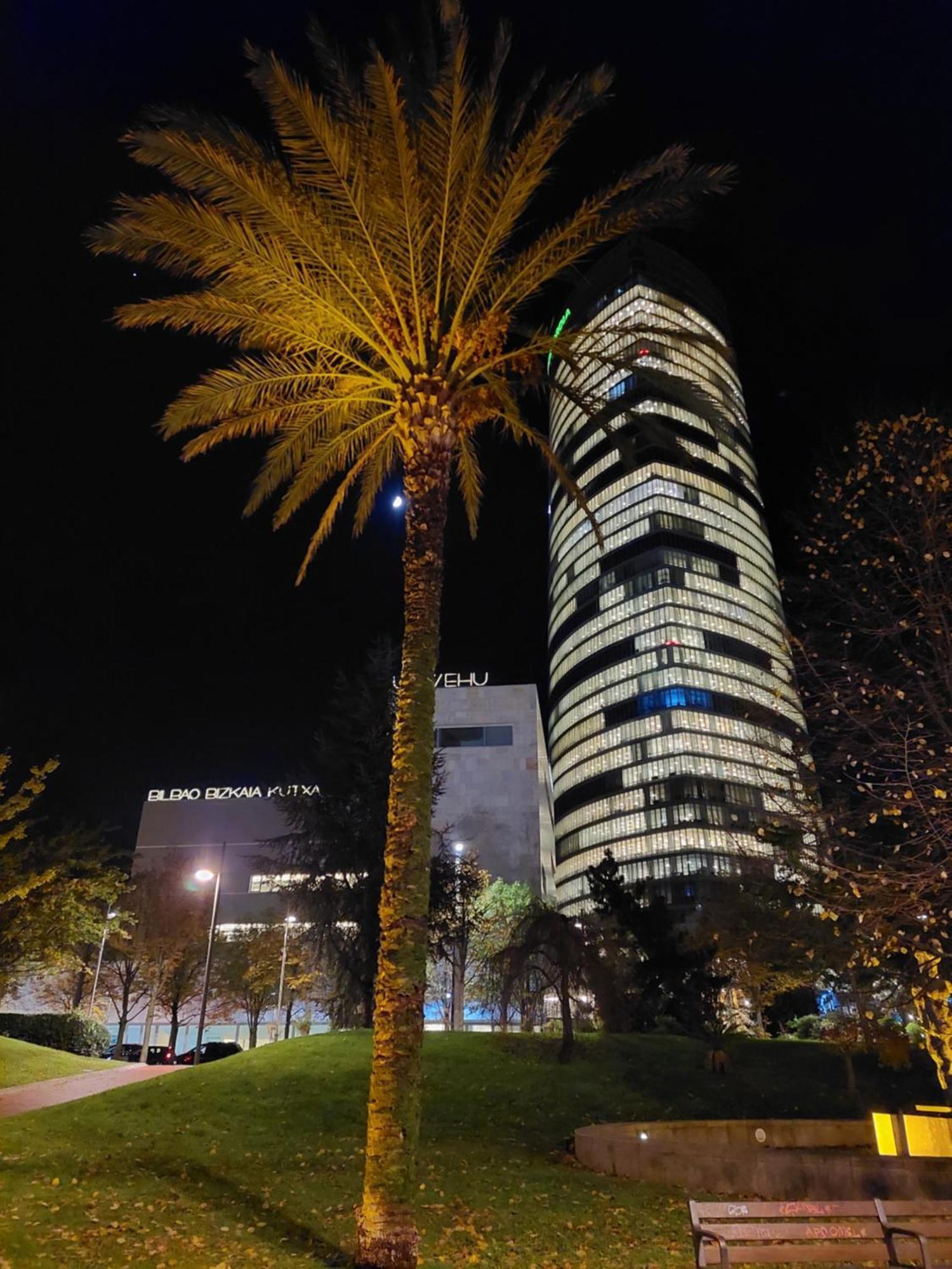 Bilbao Center Apt 90'S Parking ภายนอก รูปภาพ